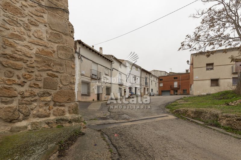 Foto a7bb9ba8-6faa-4e83-b9ea-bee025bbc8ab. Casa amb aparcament a Armuña de Tajuña