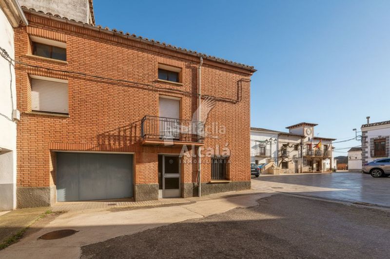 Foto ea9cd099-6f35-429b-bcfc-78dd27886a81. Casa amb aparcament a Armuña de Tajuña
