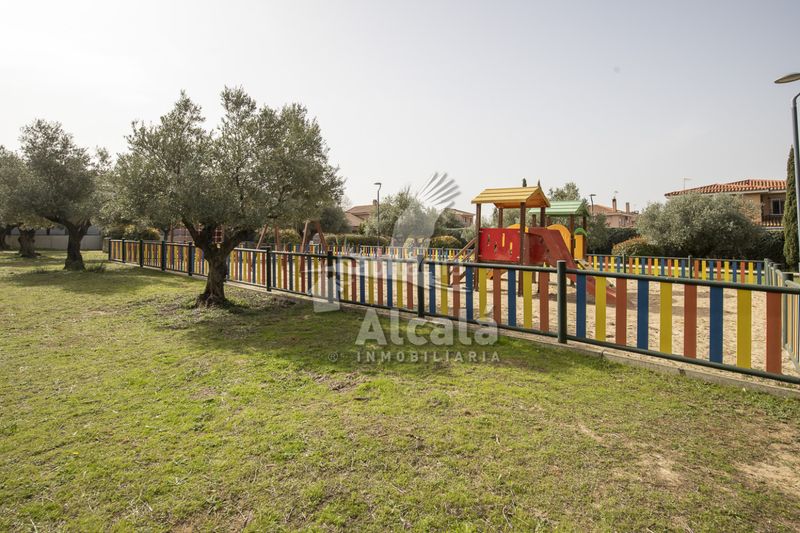 Foto ea0afc15-c3fd-4516-aea0-c839e4235709. Finca rústica a Villalbilla pueblo Villalbilla