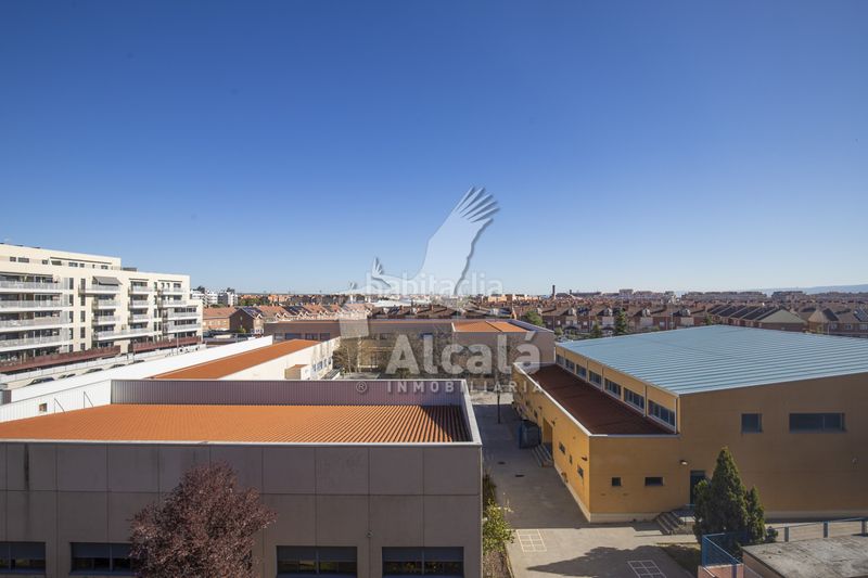 Foto 98e82d5d-e37b-41fa-98c3-34f2e9234439. Pis amb calefacció aparcament piscina a Ensanche Alcalá de Henares