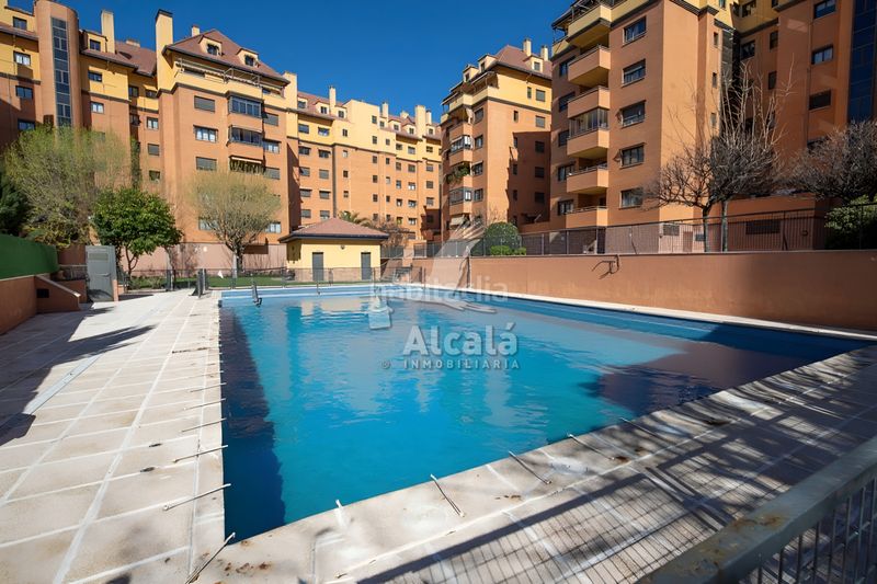 Foto ab82a34e-455d-4f24-9c9a-4ffdf75741a2. Pis amb calefacció aparcament piscina a Ensanche Alcalá de Henares