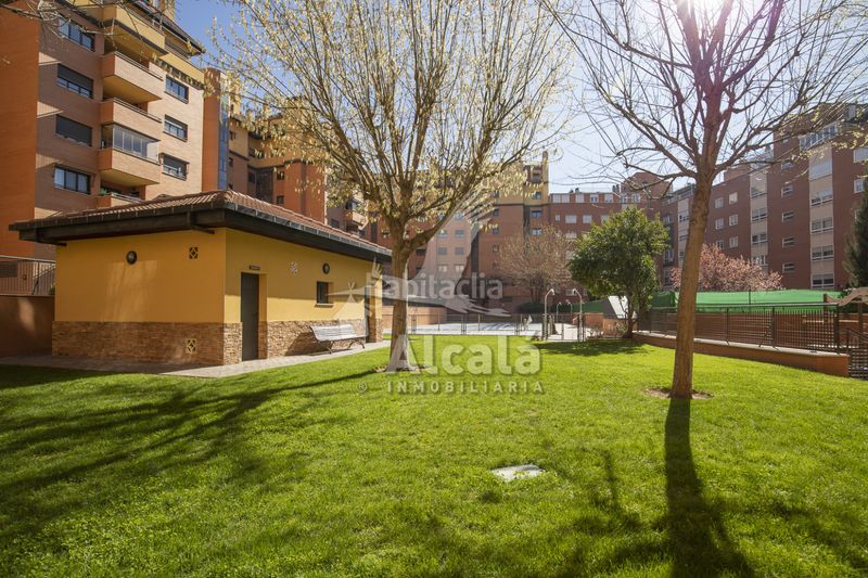 Foto b4fc75dd-aa4d-47ef-b521-7d9b2476554e. Pis amb calefacció aparcament piscina a Ensanche Alcalá de Henares