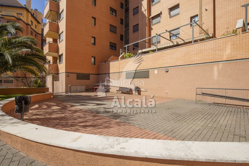 Foto b5e7b139-dfc0-46d4-82eb-5dda5163eb46. Pis amb calefacció aparcament piscina a Ensanche Alcalá de Henares