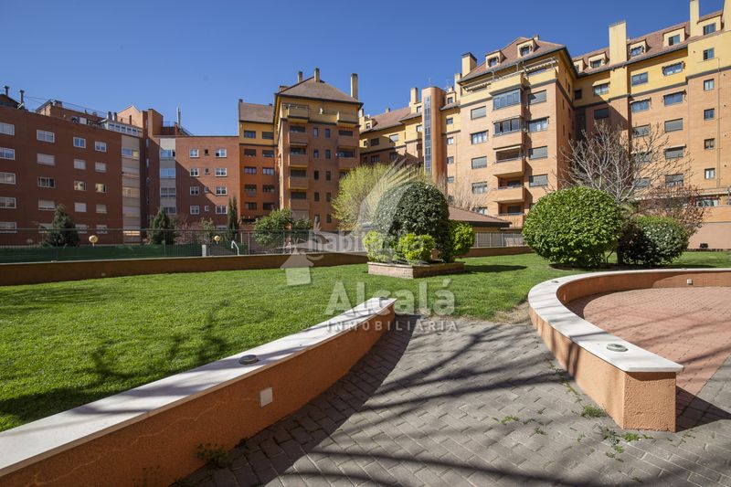 Foto bd0ba097-8916-4062-8e4e-aa84d86fe7de. Pis amb calefacció aparcament piscina a Ensanche Alcalá de Henares