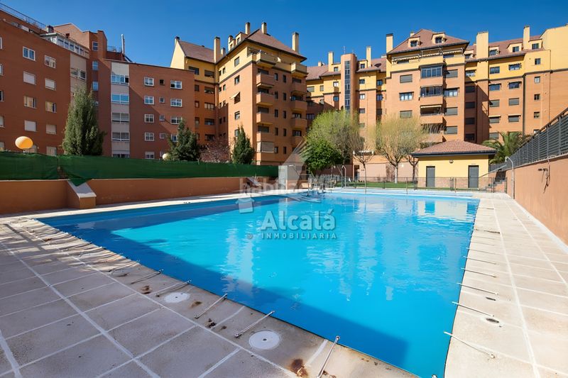Foto cb1d904c-208d-49e3-9d7f-a71ea492495f. Pis amb calefacció aparcament piscina a Ensanche Alcalá de Henares