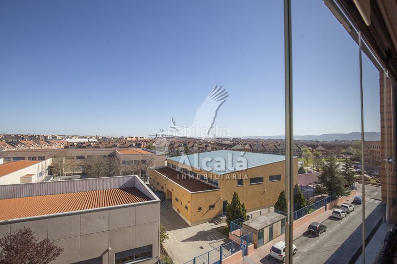 Foto cf536f66-c7a6-4d35-8f2b-33ad70c524f6. Pis amb calefacció aparcament piscina a Ensanche Alcalá de Henares