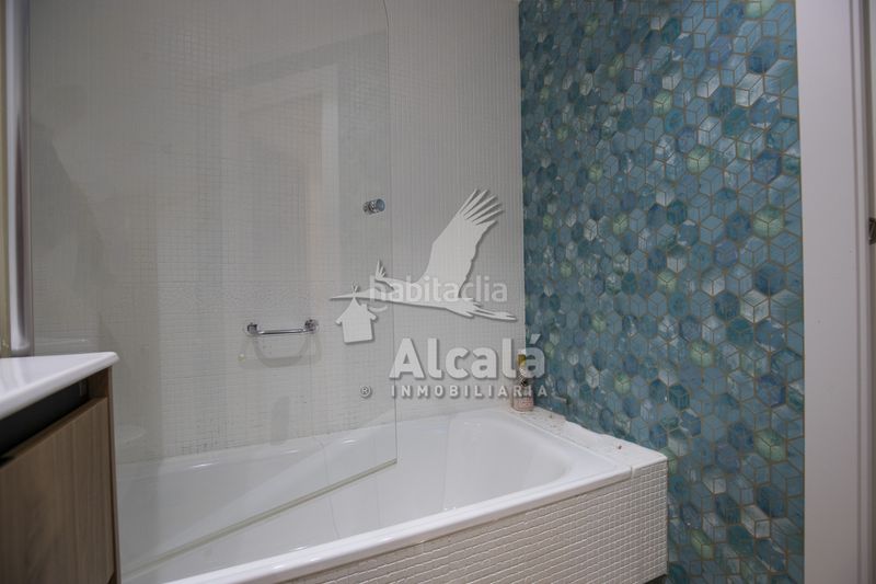 Foto e50b33d1-186f-4aac-adee-e6696ef39e7f. Pis amb calefacció aparcament piscina a Ensanche Alcalá de Henares