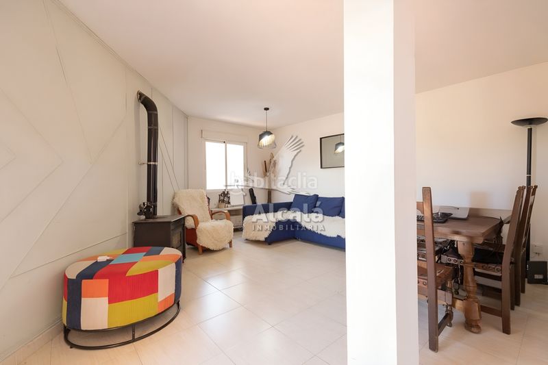 Foto 0107c8f4-c2b0-4286-b115-fbd4e61c2154. Casa aparellada amb calefacció aparcament a Galápagos