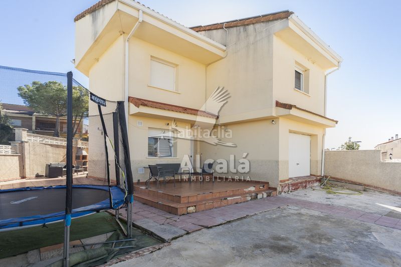 Foto 183796e1-94a0-4f87-86c5-746dc961e0bb. Casa aparellada amb calefacció aparcament a Galápagos