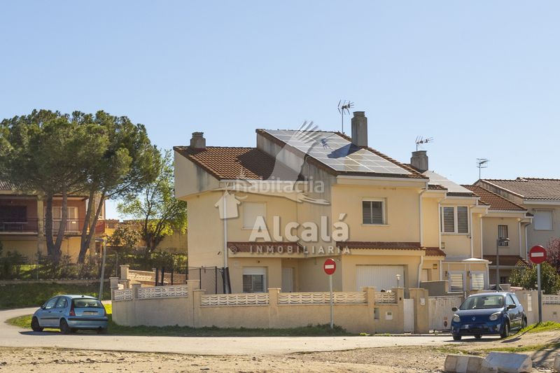Foto 1bcb8118-d697-445c-ad51-a186b86421d6. Casa aparellada amb calefacció aparcament a Galápagos