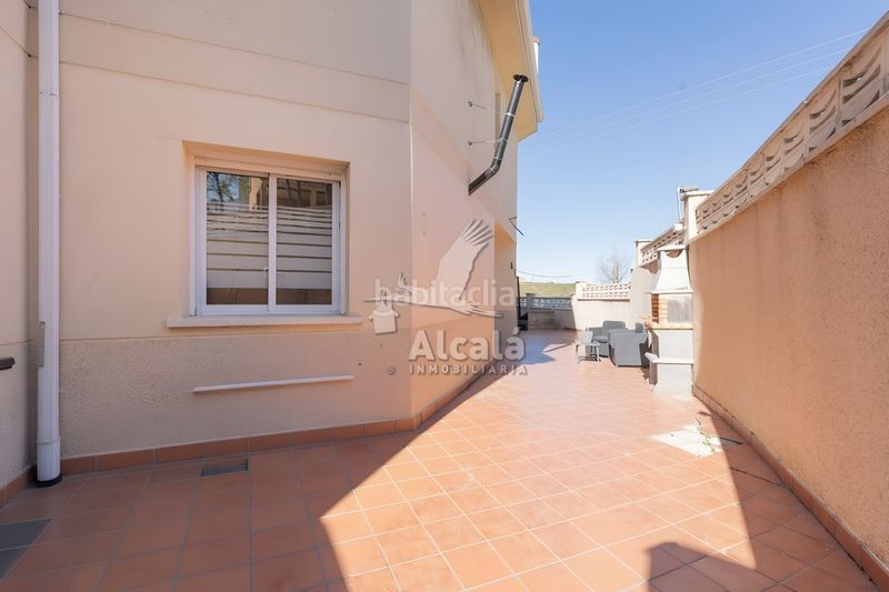 Foto 29468f3a-4373-42a4-9856-c5a5d7175a55. Casa aparellada amb calefacció aparcament a Galápagos