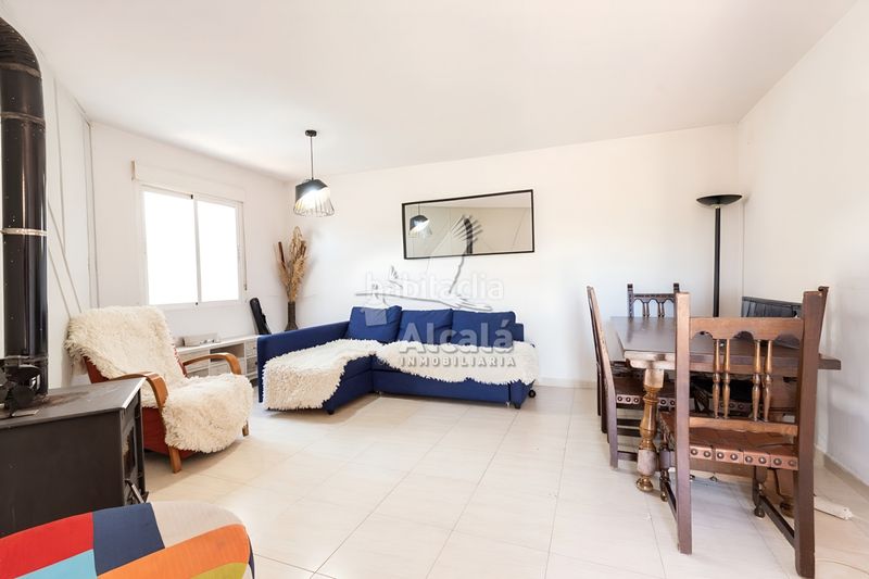 Foto 4ae13469-9ce3-4c14-b82e-9e665bfeebd1. Casa aparellada amb calefacció aparcament a Galápagos