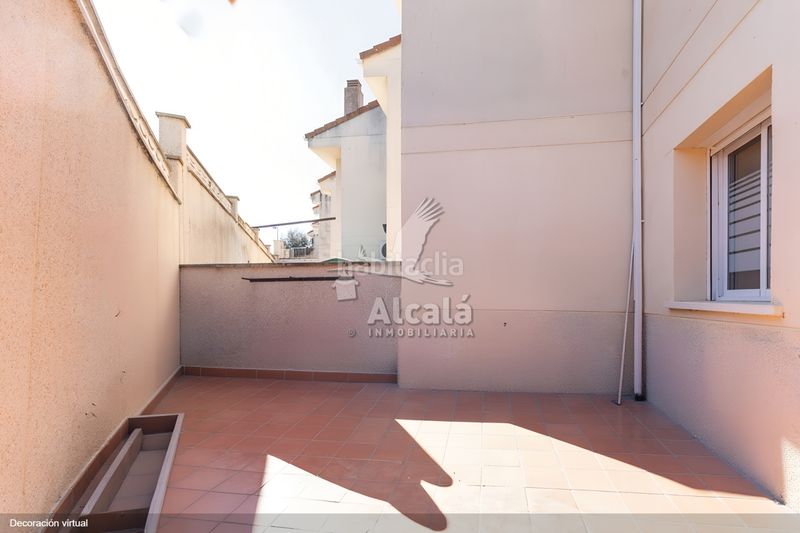 Foto b41fb001-6d7e-4c15-9847-e1d4177f7090. Casa aparellada amb calefacció aparcament a Galápagos