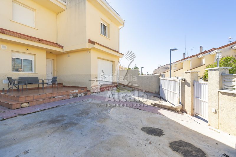 Foto bcd298fa-81e2-4313-ab3b-896ef7e879cc. Casa aparellada amb calefacció aparcament a Galápagos