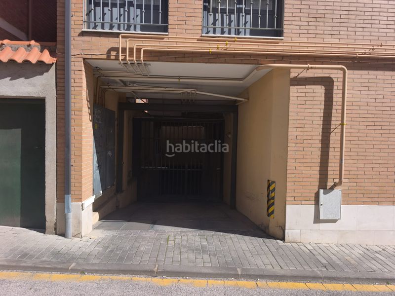 Foto 595d6da1-c2cf-4a80-a3d8-bf962e95a56d. Aparcament cotxe a Camarma de Esteruelas