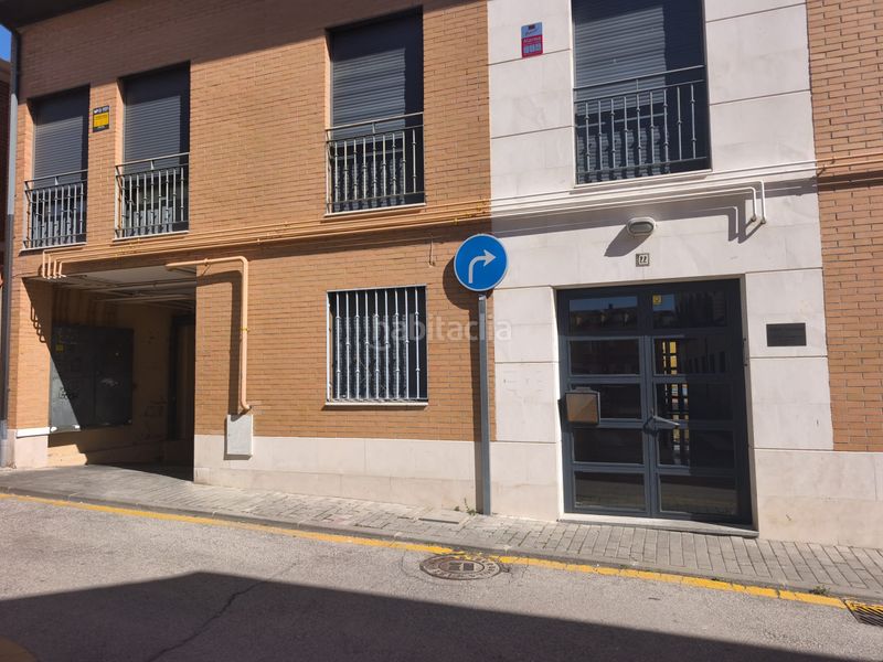 Foto cccb0998-fc0d-426e-af79-e7ffed9ff162. Aparcament cotxe a Camarma de Esteruelas