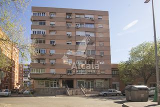 Piso en Caballería Española. Bonito piso de 4 habitaciones en caballeria española