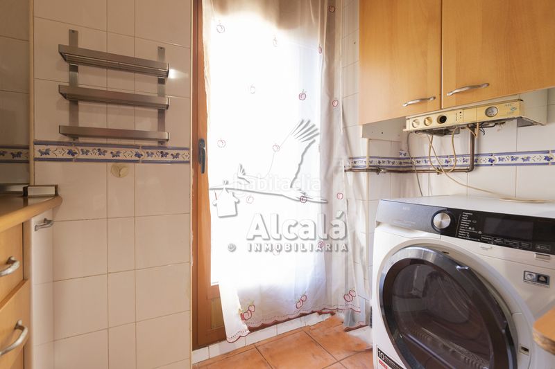 Foto a3b8b72b-a696-431e-a344-70b5af19a4d0. Pis amb calefacció aparcament a Meco pueblo Meco