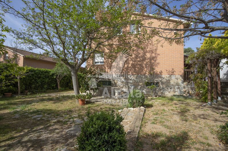 Foto 5de9caba-3250-434c-bdc7-c2b2f28383a5. Casa amb calefacció aparcament a Santorcaz