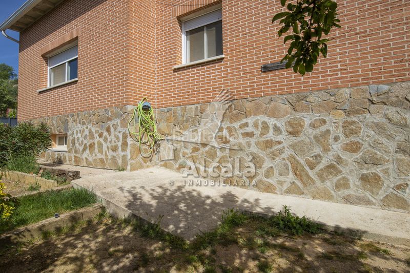 Foto a44db73c-608e-4bc1-9d67-fba8a8651e6a. Casa amb calefacció aparcament a Santorcaz