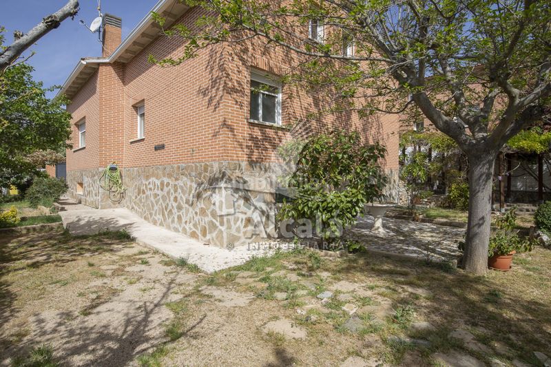 Foto a7bf5d18-dd7d-42d7-b866-e3629efe636e. Casa amb calefacció aparcament a Santorcaz