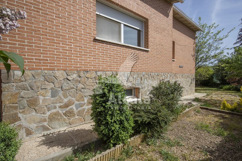 Foto e2ac2a64-5c50-43b7-a8c3-bdf977bee839. Casa amb calefacció aparcament a Santorcaz