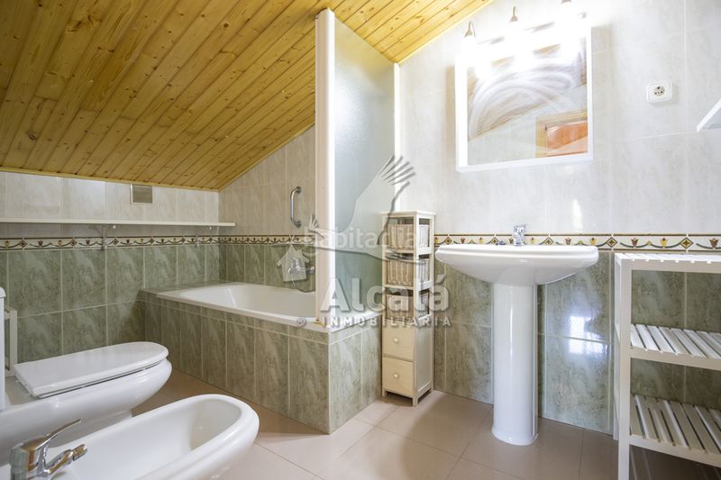 Foto f7336b9f-7bb4-4de8-b6b2-9d9a514ad2e6. Casa amb calefacció aparcament a Santorcaz