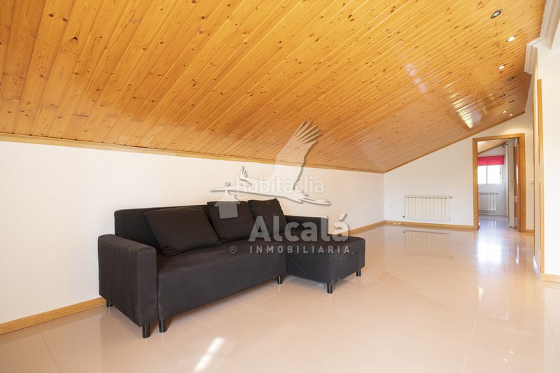 Foto f74f9678-4a00-4fcc-9d98-d4f86d2bb89d. Casa amb calefacció aparcament a Santorcaz