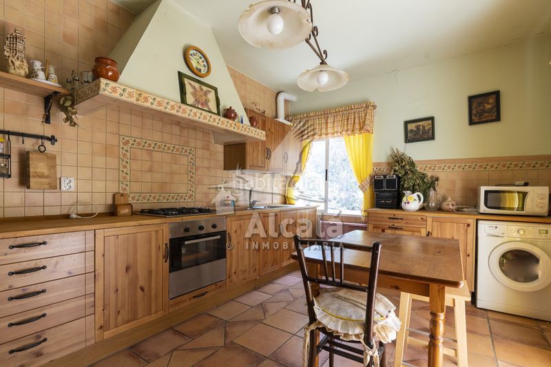 Foto 4298bfa4-e358-43d4-af68-2ab1a1f08bf4. Casa amb calefacció aparcament piscina a Valverde de Alcalá