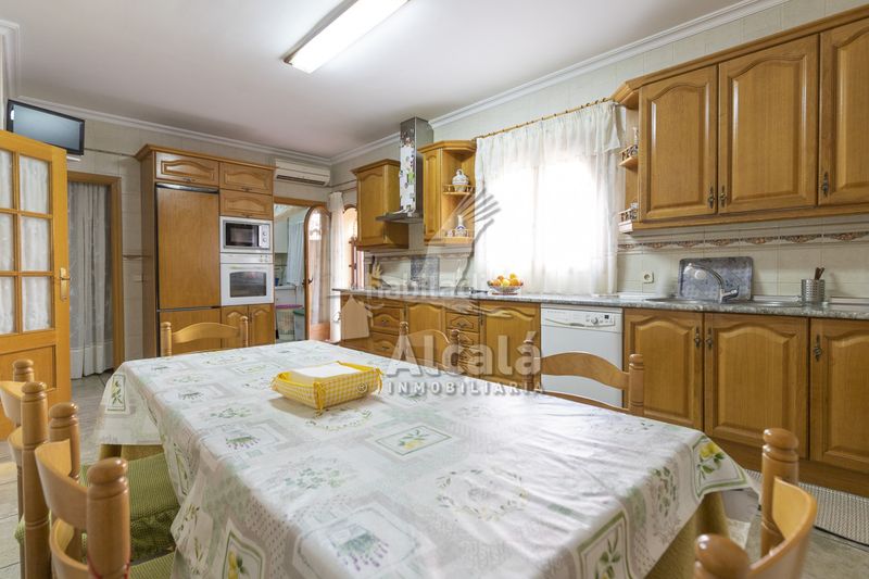 Foto f56e9f41-4c86-4a1b-8b78-9cc996e8141f. Casa adossada amb calefacció aparcament a Torrijos