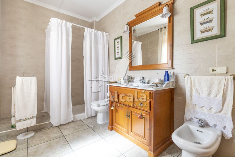 Foto fe1bc2ab-e989-4e61-8c5d-9ceb5fc171d8. Casa adossada amb calefacció aparcament a Torrijos
