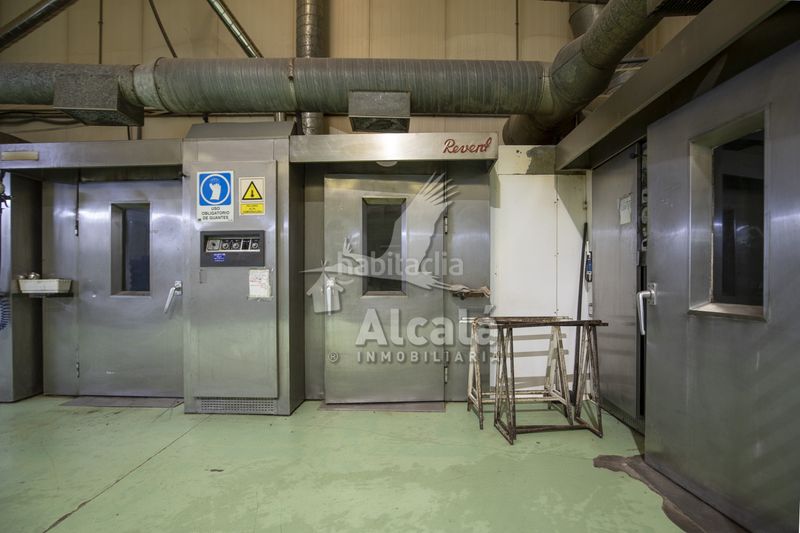 Foto 020de449-72db-455b-9194-17d34143b5f9. Nau industrial a Alovera