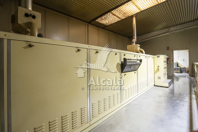 Foto 0237f4b7-21ff-46af-869e-f977f0e48fe9. Nau industrial a Alovera