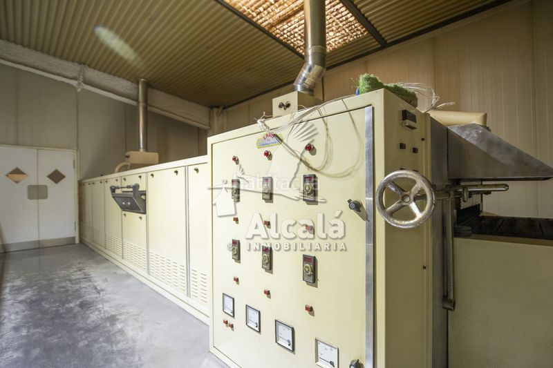 Foto 040919c2-7485-47f5-ab7b-907802d83cf7. Nau industrial a Alovera