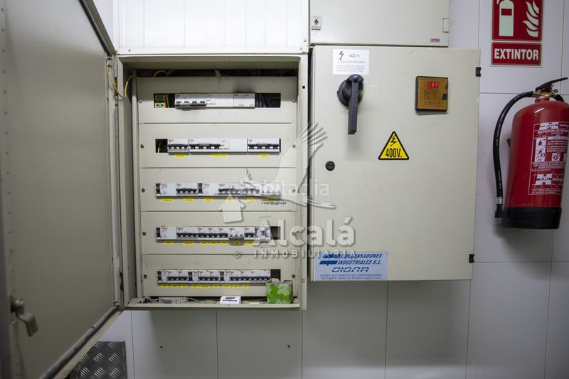 Foto 0ecb4b8a-a48d-453d-8b37-306097143b62. Nau industrial a Alovera