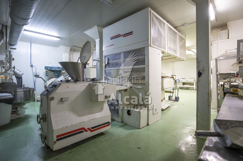 Foto 19c20924-b394-47b0-864c-88fc3d6fde20. Nau industrial a Alovera