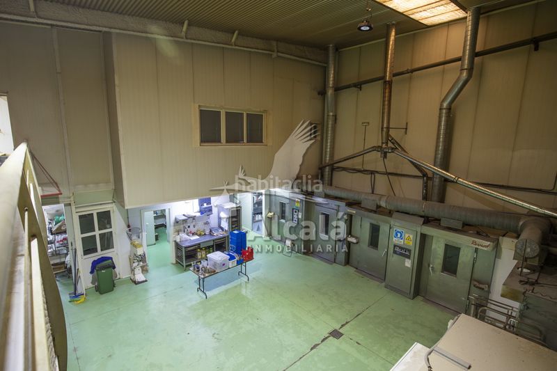 Foto 48b0dd92-bd4f-4301-b840-975079ccb73d. Nau industrial a Alovera