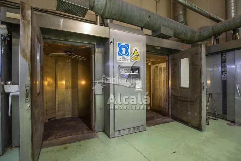Foto 81f23ffe-9296-4efb-9cca-44b4c8703bc3. Nau industrial a Alovera