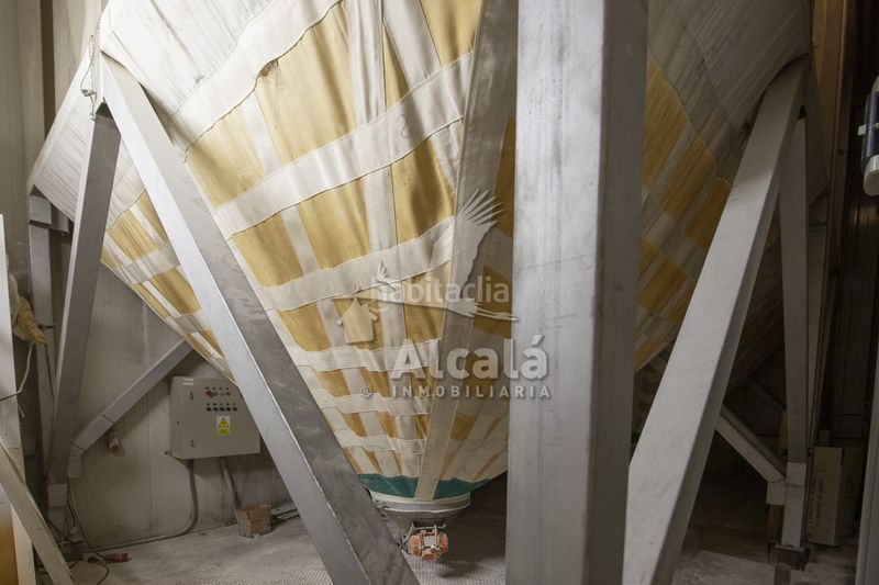 Foto a28664eb-317e-44c5-af6c-7a8122eaf6f3. Nau industrial a Alovera
