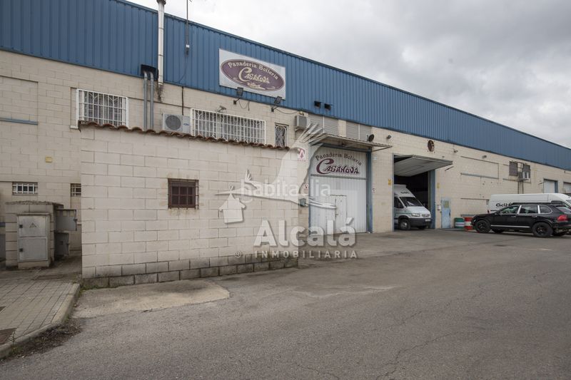 Foto a52764f5-59be-4be7-b2d2-e91817ef9b42. Nau industrial a Alovera