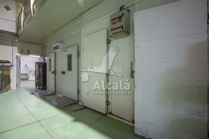 Foto a8d5ae14-0402-4ecf-be22-90ce32f91090. Nau industrial a Alovera
