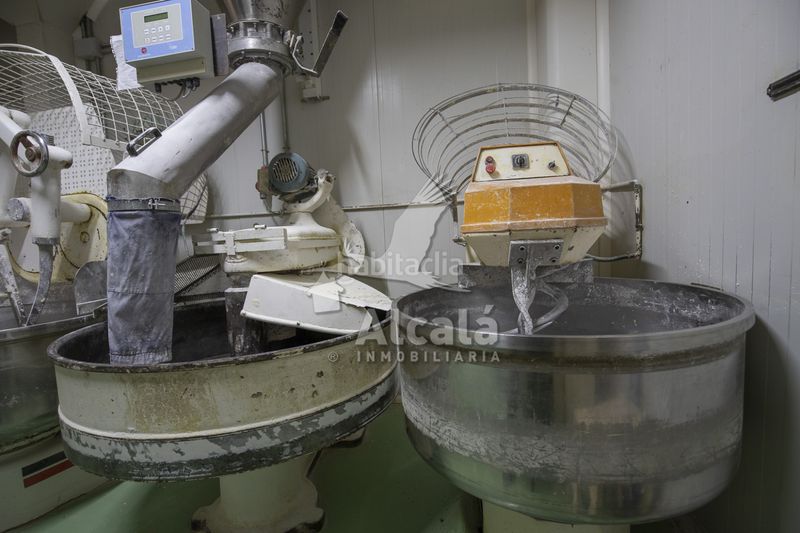 Foto a9743cf0-a127-4921-9127-69579e8de29e. Nau industrial a Alovera