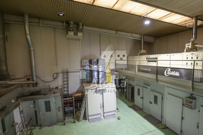 Foto aaa4b6de-aaed-408a-8979-3355d2484eb6. Nau industrial a Alovera