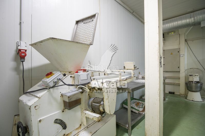 Foto b3b93ce4-f0af-46d1-8c51-45a833917d13. Nau industrial a Alovera