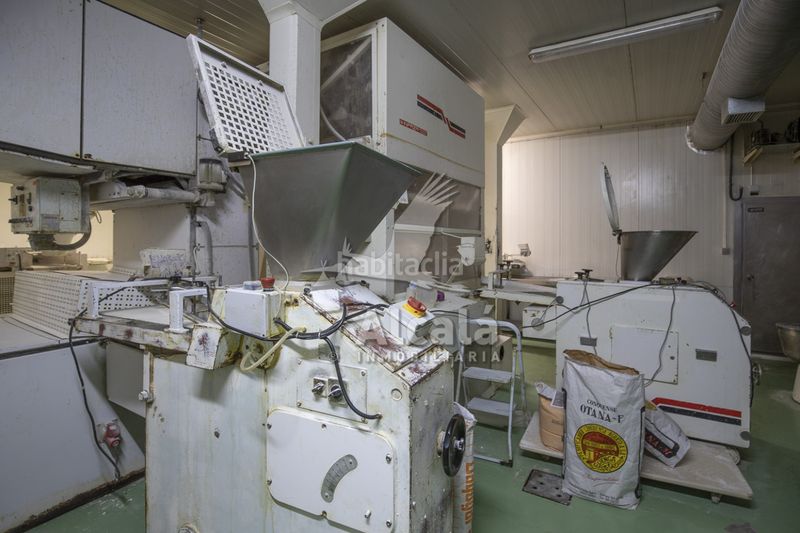 Foto b58a0a59-1888-4033-a6e2-5b4fb38ddbbd. Nau industrial a Alovera