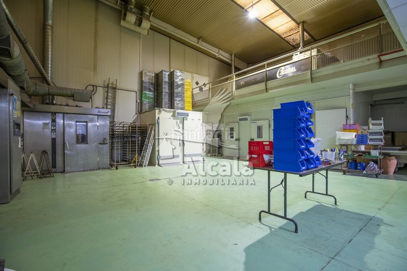 Foto b709187e-fe8f-4682-9aec-196de252e2ac. Nau industrial a Alovera