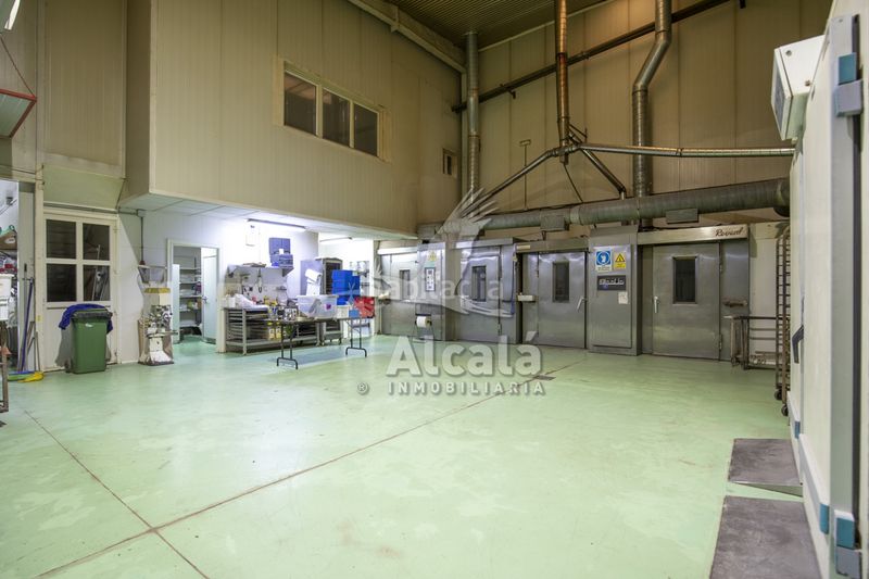 Foto c28c36e4-11c1-48ae-8f0e-0b4495462adf. Nau industrial a Alovera