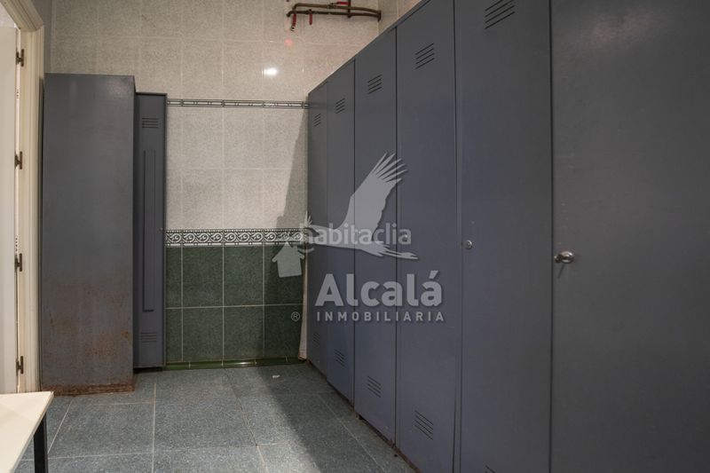 Foto d67fb5d1-4a91-4320-b5da-1b51f9d34135. Nau industrial a Alovera