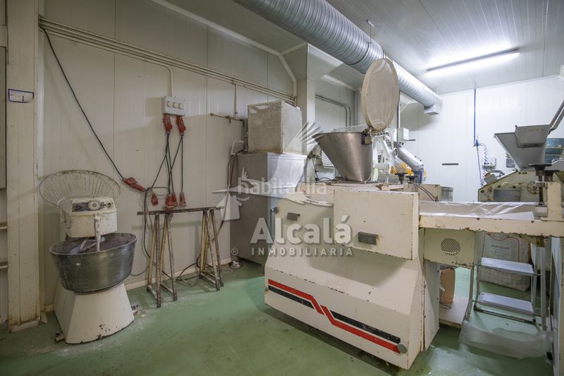 Foto f0845462-c9b3-4f26-8291-8a5c12879d94. Nau industrial a Alovera