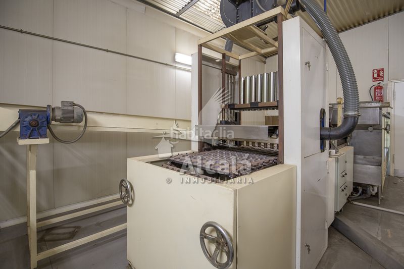 Foto f532698e-31f5-4ebb-9053-c99a1dab626d. Nau industrial a Alovera